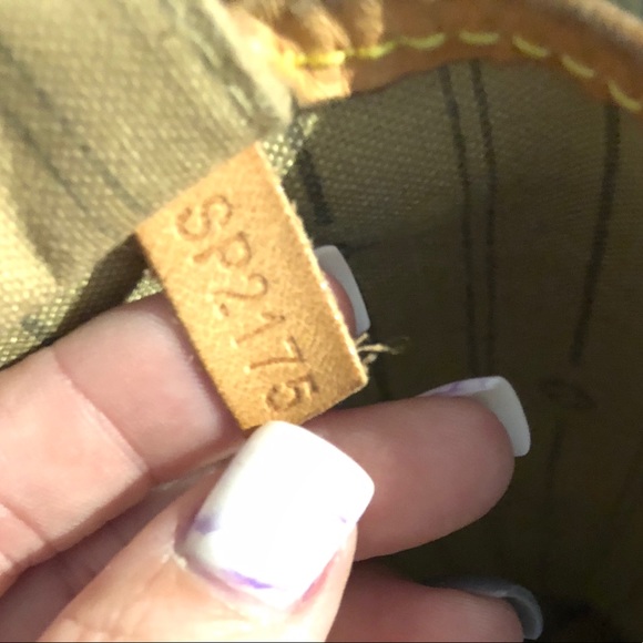 Mid-Size Tote - Picture 3 of 3